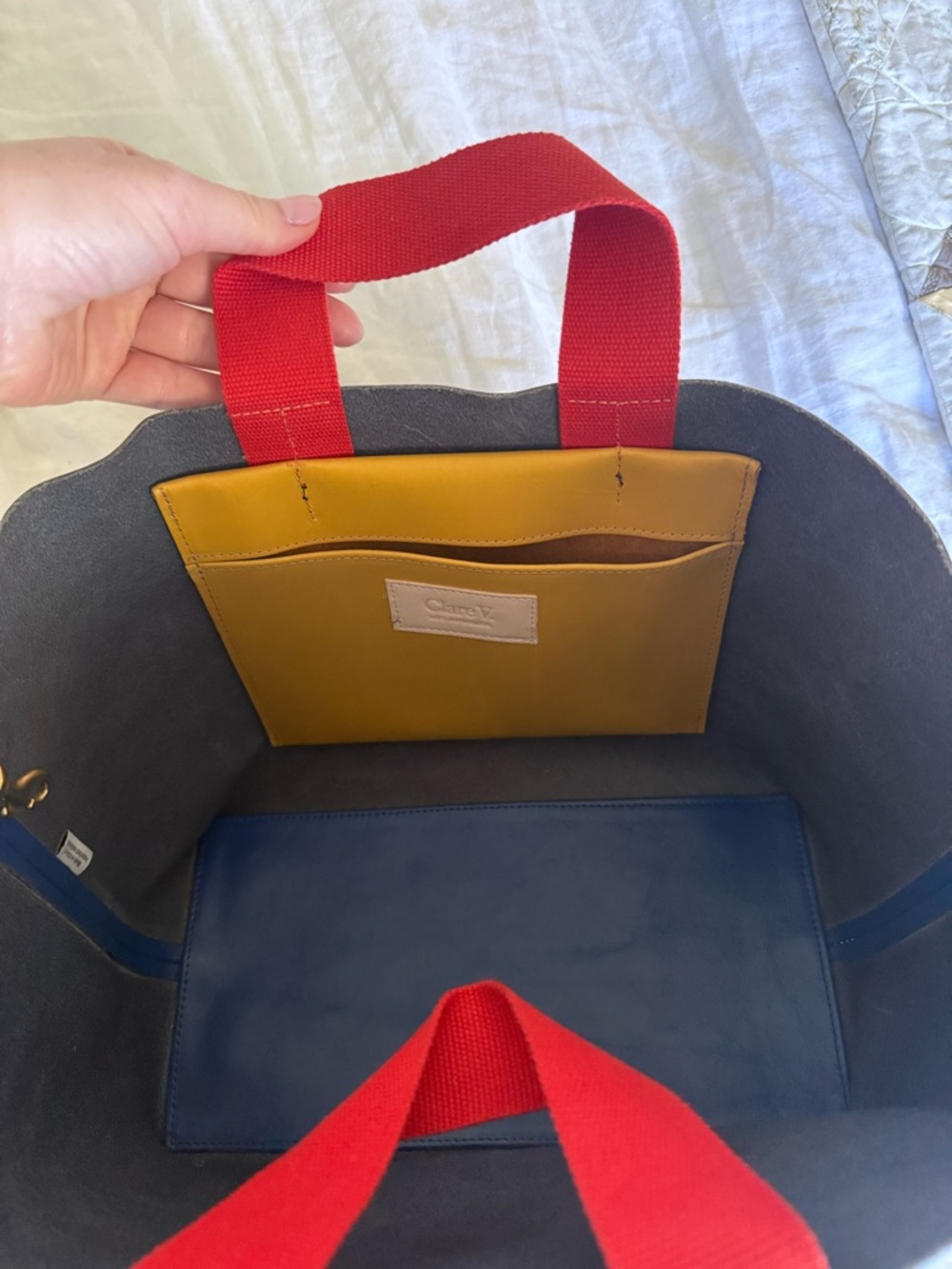 Clare V. Bateau - Picture 3 of 3